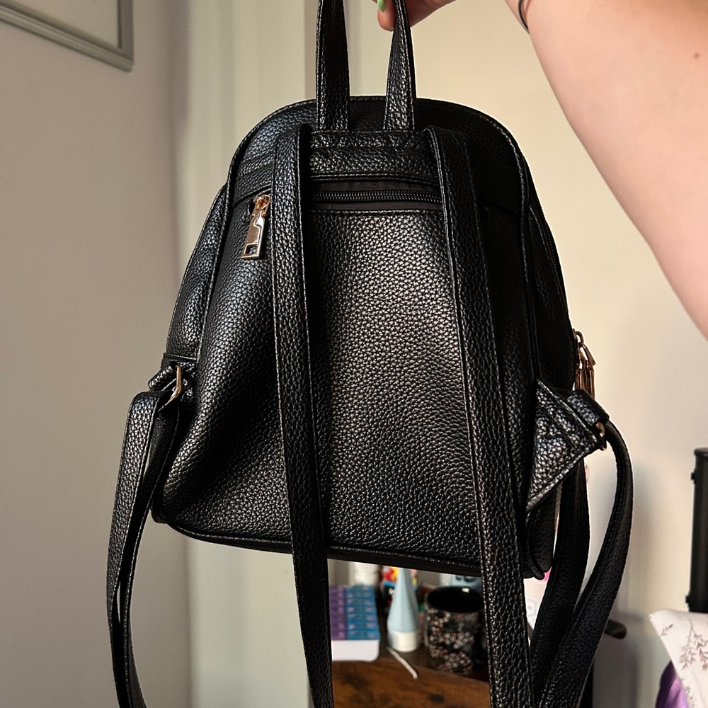 SOLD ❤️Small Backpack - Picture 3 of 3